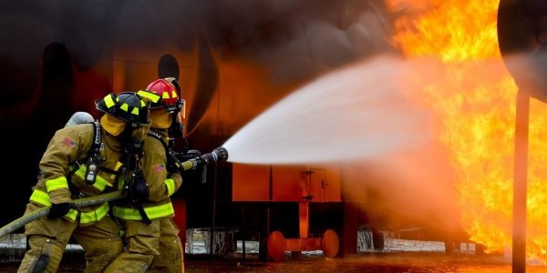 Tribunal rechaza compensación laboral para bombero que cayó en escaramuza laboral