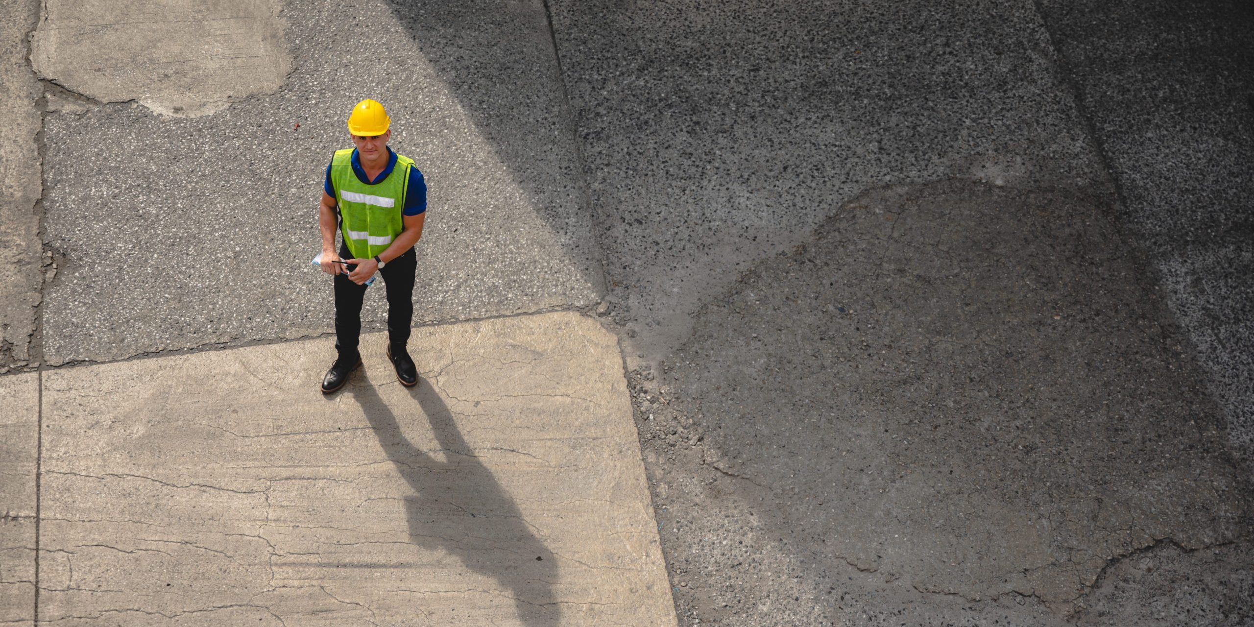 Un trágico accidente laboral en Egg Harbor Township ha llamado la atención sobre los peligros a los que se enfrentan los trabajadores de la construcción y los transeúntes cuando fallan los protocolos de seguridad.