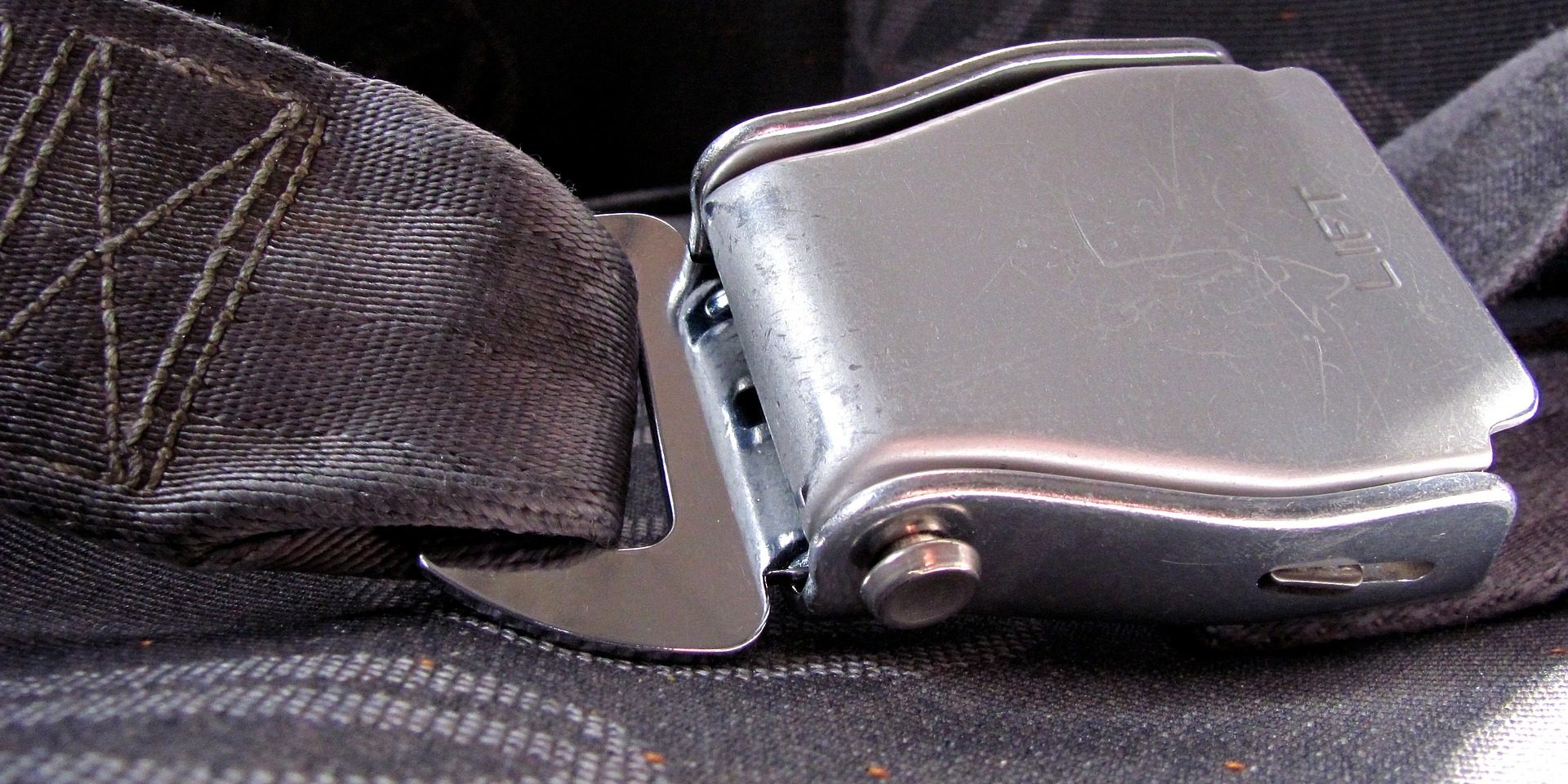 seatbelt-629230_1920