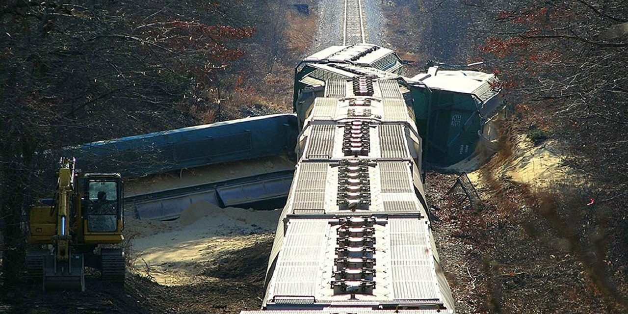 train-crash-396263_1280