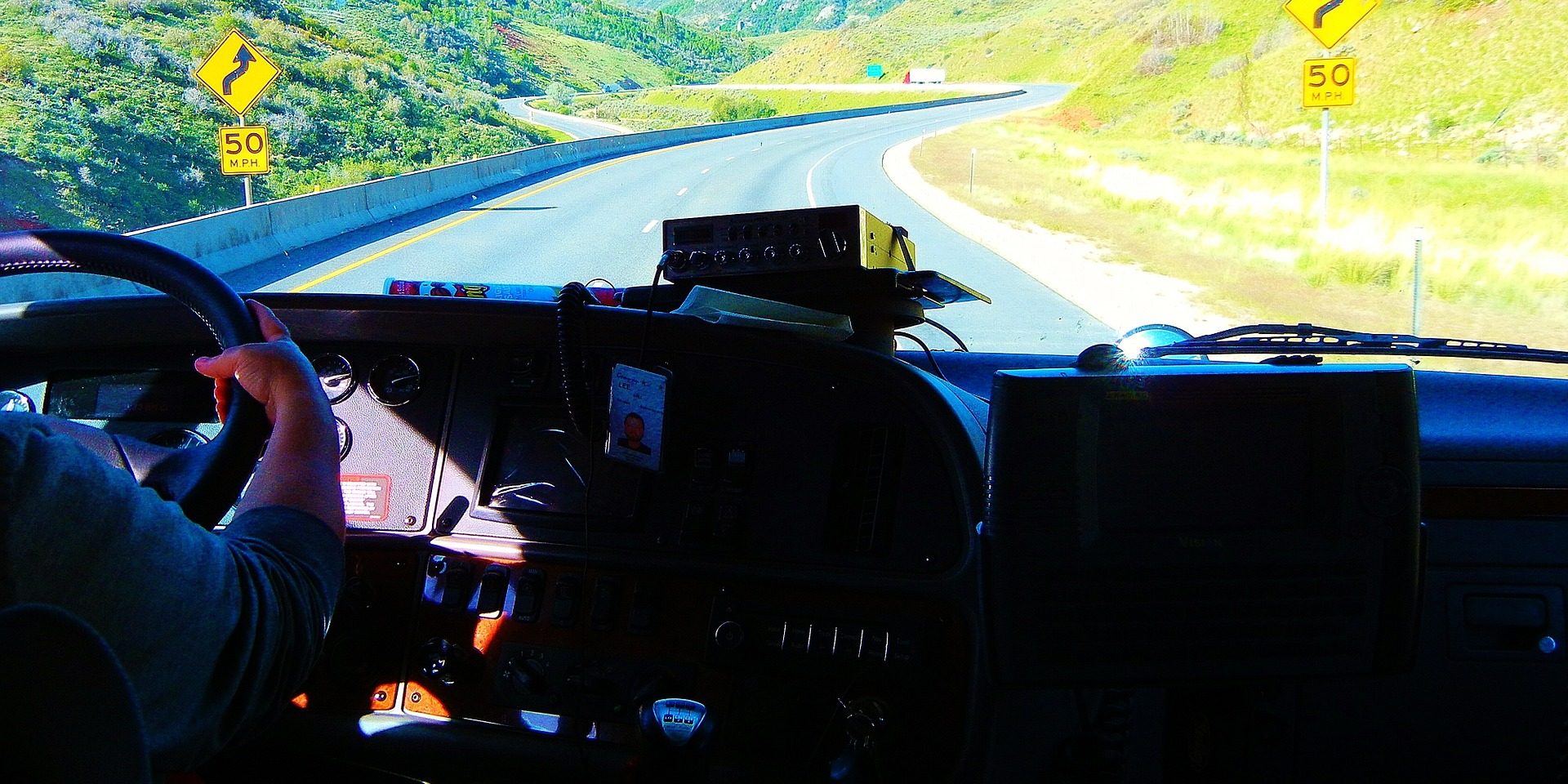 truck-driver-614191_1920